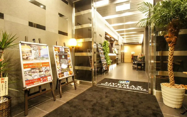 Hotel Live Max Yokohama Motomachi Ekimae