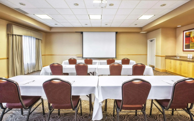 Hampton Inn & Suites Madison-West
