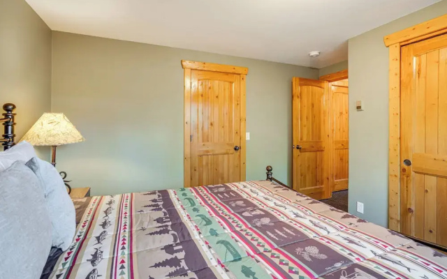2 Mi to Frisco Slopes: Cozy Retreat w/ Mtn Views!