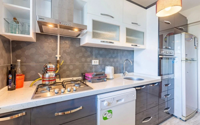 Flat With Shared Pool Near Sabiha Gokcen Airport