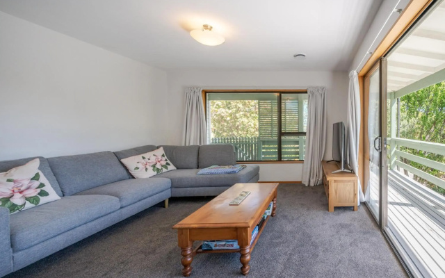 Libeau Lane Views - Akaroa Holiday Home