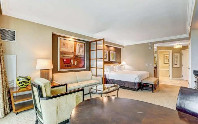 Beautiful Strip View Studio w Balcony 02807
