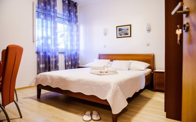 Apartment And Rooms Ana