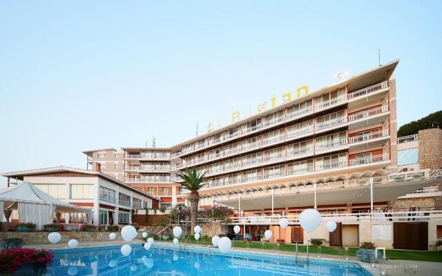 Al Bustan Hotel