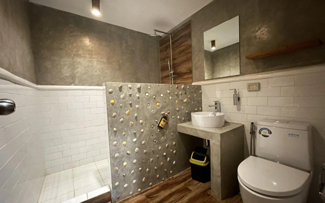 Outpost Hostel - Coron