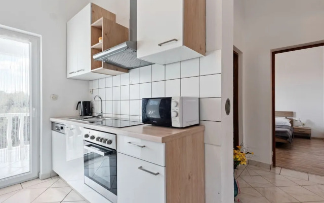 Modern Apartment in Vir With Balcony