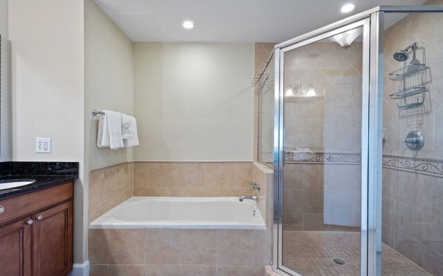 Rvh_326r Centre Court 3 Bedroom Condo