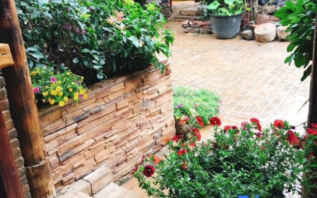 Tung lei small courtyard home