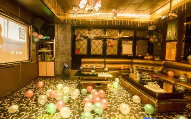 Qiubeijinghongdajiudian