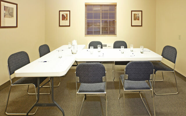 Candlewood Suites Fayetteville – University of Arkansas by IHG