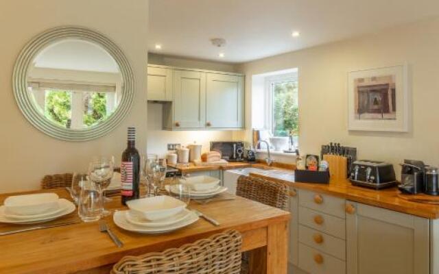 6 Sandy Lane