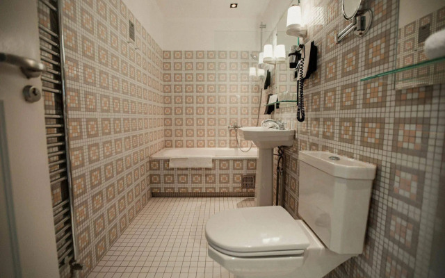 Ascot Hotel & Apartments