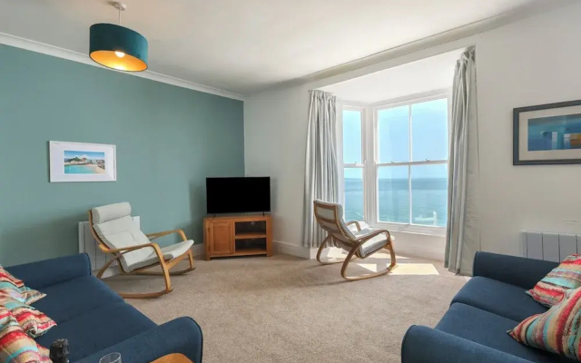 5 Paragon Court - Sea Front Apartment