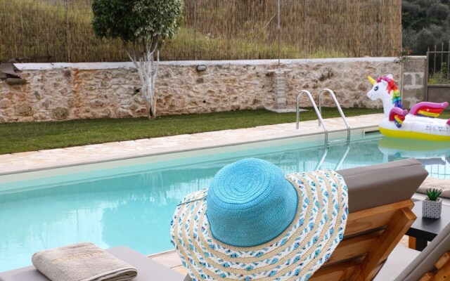Heliopetra Lux Villa with private Pool
