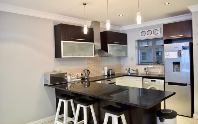 Beach House-style Apartment In City Centre