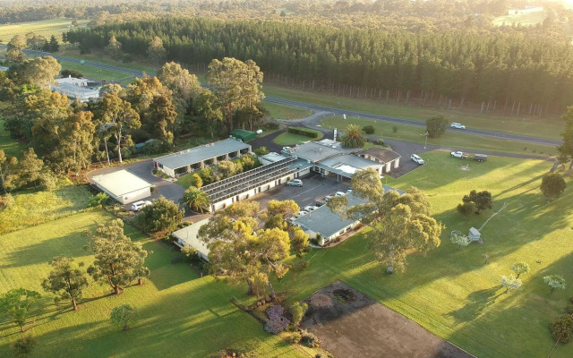 William Macintosh Motor Lodge