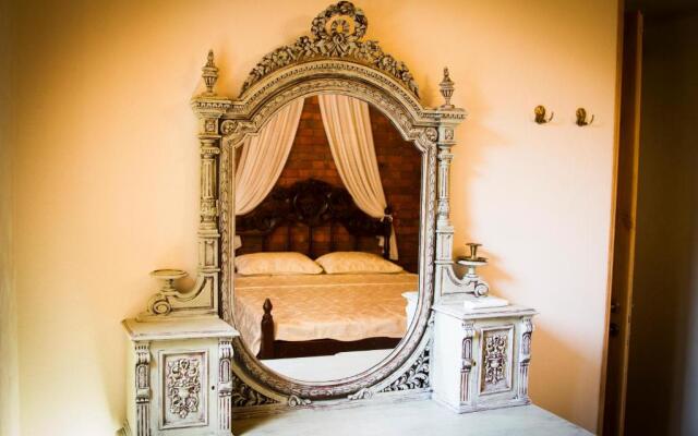 Vintage Art Rooms