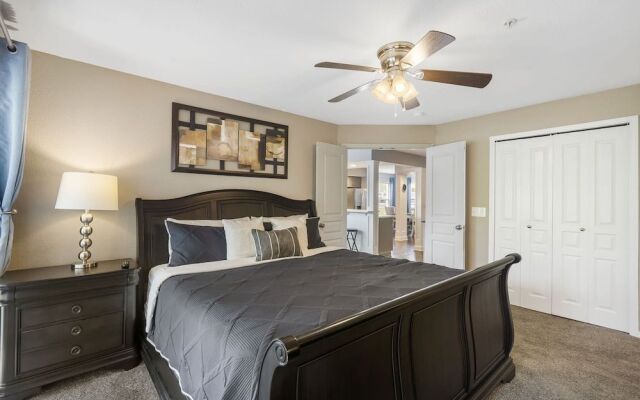 Tranquil Pondview Retreat - Balcony