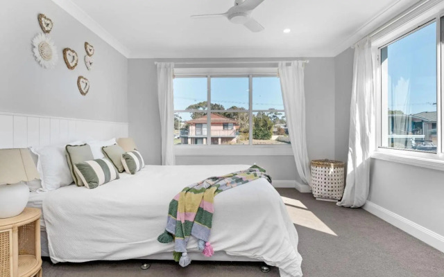 Dayz Dreamin - pool, gas fireplace and beachfront