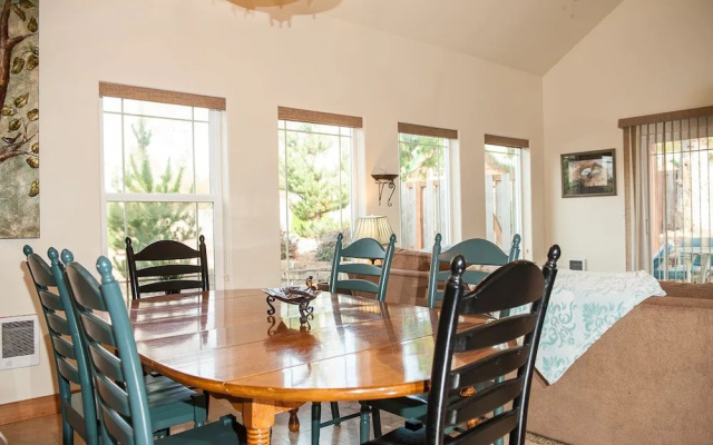 Waterside Family Fun 3 Br home by RedAwning