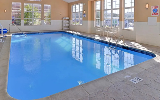 Holiday Inn Express Hotel & Suites Southfield - Detroit