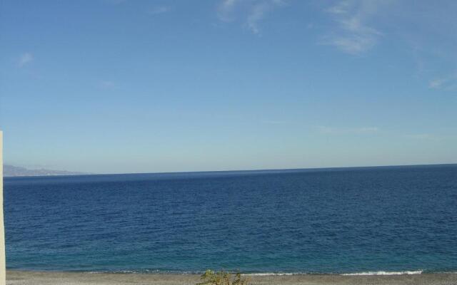 Mirone Apartment FRONTE MARE beachfront house