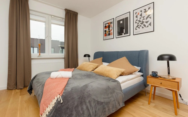 Sunny & Elegant Apartment by Renters