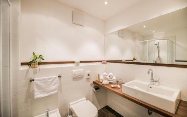 Helmhotel