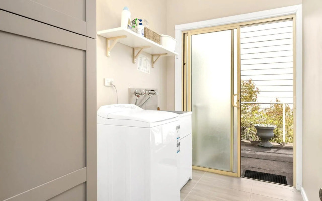 Sea Point at Hyams Beach 4pm Check Out Sundays