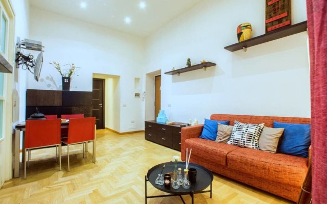 Eclectic 3 bed Flat 10 Minutes From the Colosseum