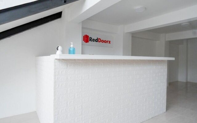 RedDoorz @ Demangan Sari Residence