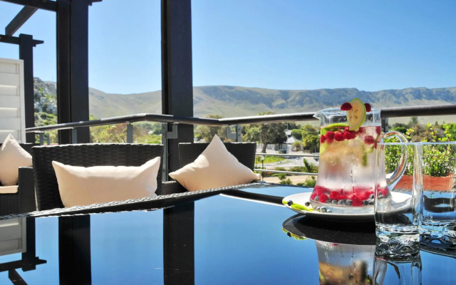 Whale Coast All-Suite-Hotel