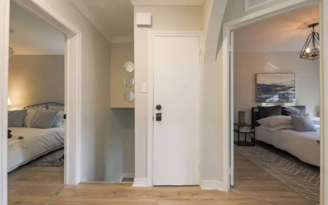 Casa Queen East - Modern 2BR Suite