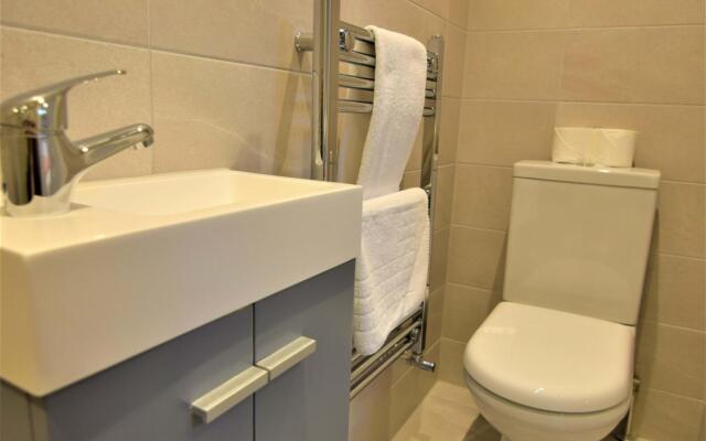 Central BRIGHTON TWO BEDROOM FLAT 4B3S