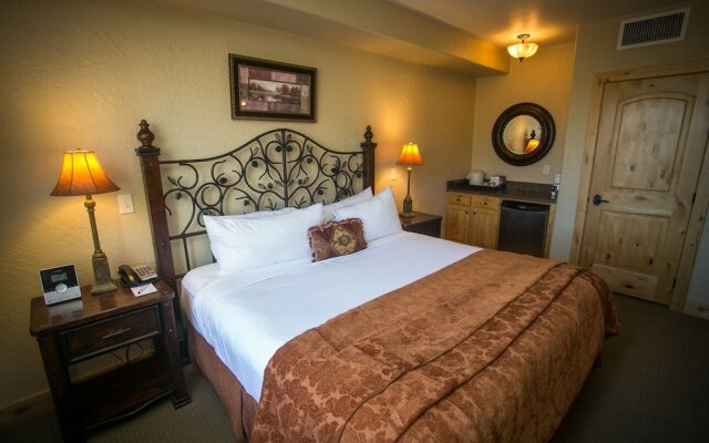 Stay in Comfort while Enjoying Valley Views by RedAwning