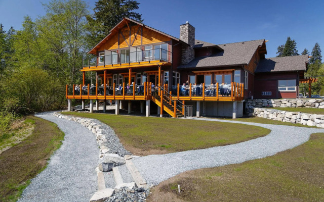 Sproat Lake Landing Resort