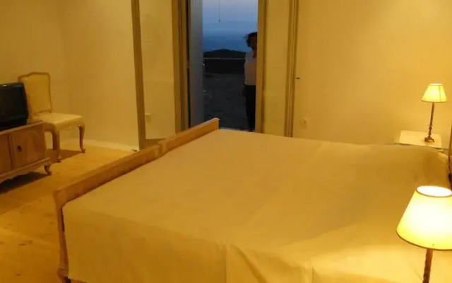 Evita's Villas-Tinos