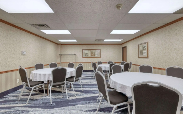 Comfort Suites Appleton Airport