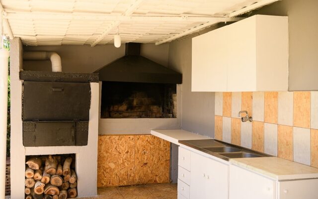 Petrakis Maisonette Near The Sea