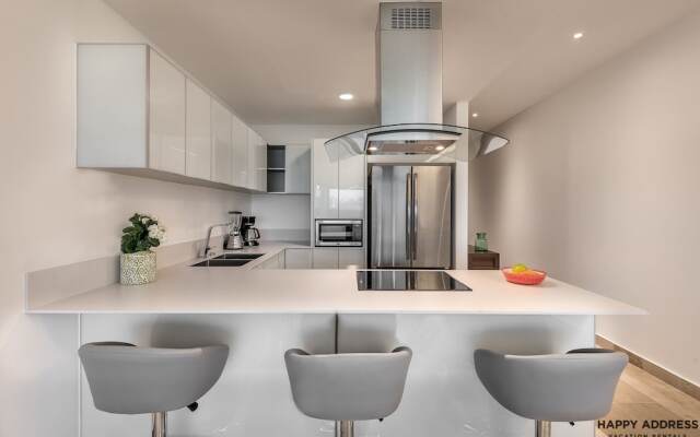 New and modern 2BR downtown apartment by Happy Address