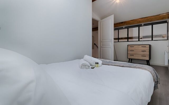 Heart Panier - Charming Atypical Duplex