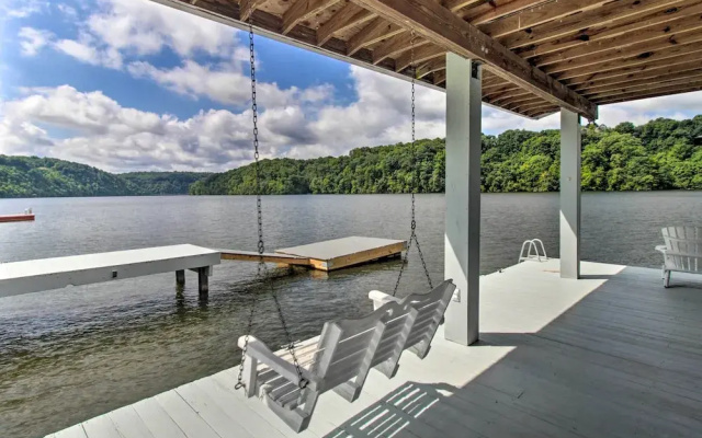 Lakefront Hiwassee Home w/ Private Dock & Deck!