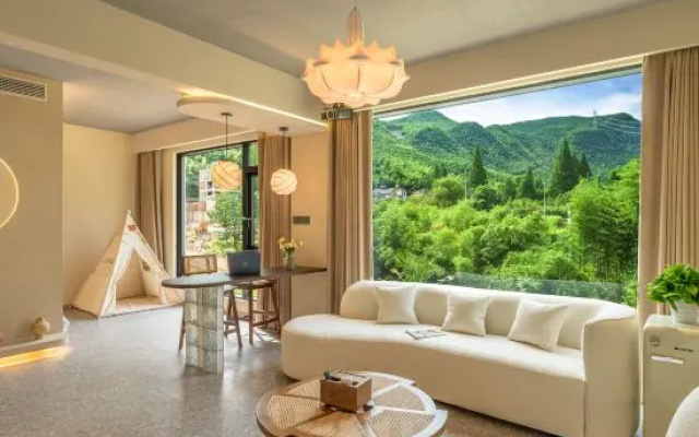 曼途见景|星空·泳池·私汤·亲子度假美宿(余村两山店) – Balcony – Huzhou