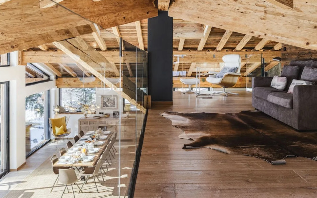 Chalet Black Squirrel Luxury Retreat With hot tub Sauna