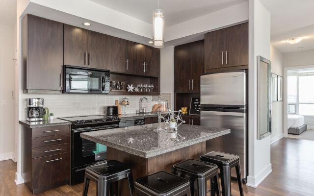 QuickStay - Beautiful Toronto Condo, City Views