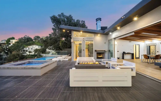 Mulholland View - Mid-century Modern Escape w/ Infinity Pool