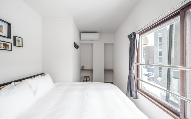 E-Us Sakaedori House