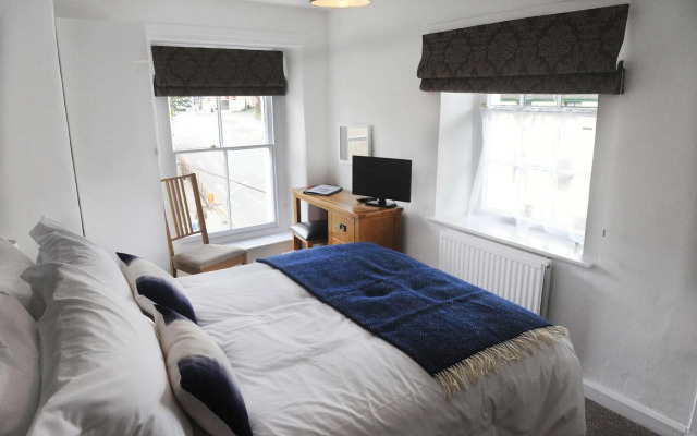 Ty Helyg Guest House