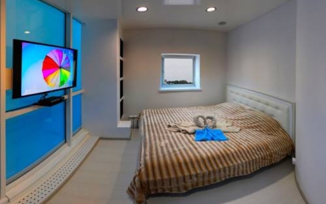 Hotel v Mayake