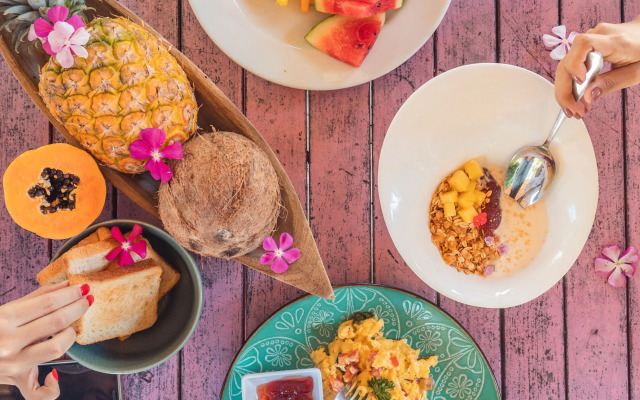 AMALIFE Beach Club & Hotel